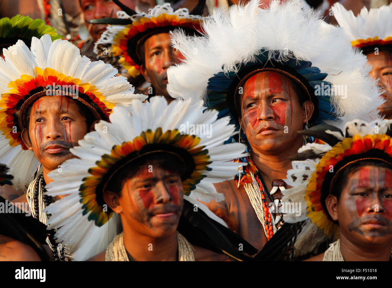 Palmas. 24 Oct, 2015. Image prise le 24 octobre 2015, les hommes autochtones de prendre part à la première édition du monde des jeux, les peuples autochtones en Palmas, Tocantins, Brésil l'état. Le monde les peuples autochtones auront lieu jusqu'au 31 octobre, avec la participation de 1 800 athlètes autochtones, dont 1 100 sont des ethnies du Brésil et d'autres 700 sont venus de 23 pays. © Raimundo Pacco/Framephoto/Estadao Conteudo/AGENCIA ESTADO/Xinhua/Alamy Live News Banque D'Images