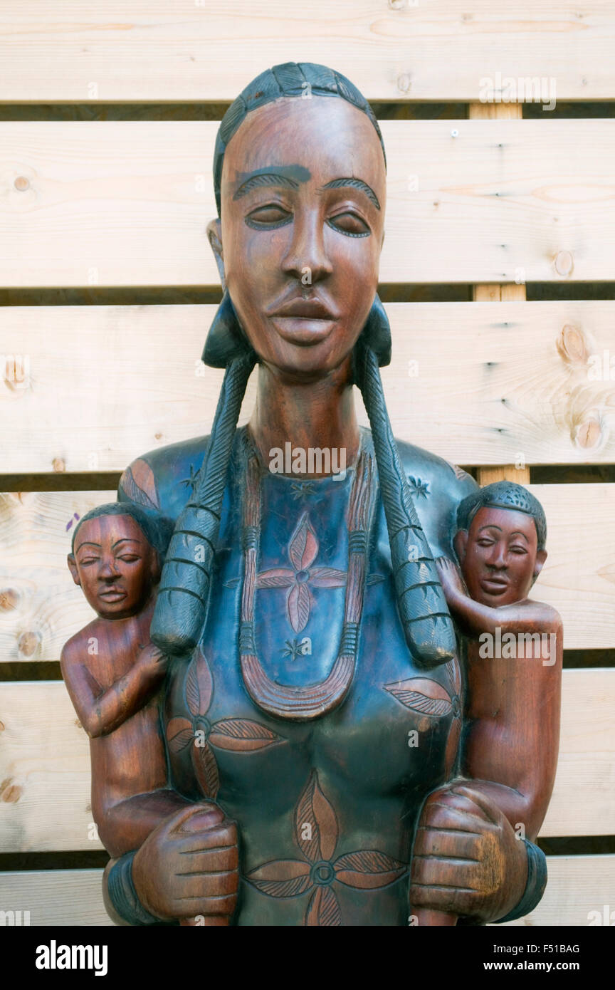 Ethnic sculpture african handicraft Banque de photographies et d'images à  haute résolution - Alamy