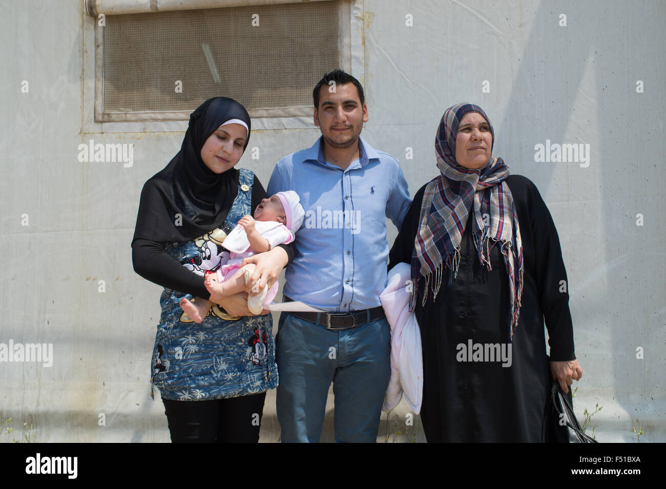 Famille syrienne en dehors de l'ONU dans le nord du Liban camp près de Tripoli Banque D'Images