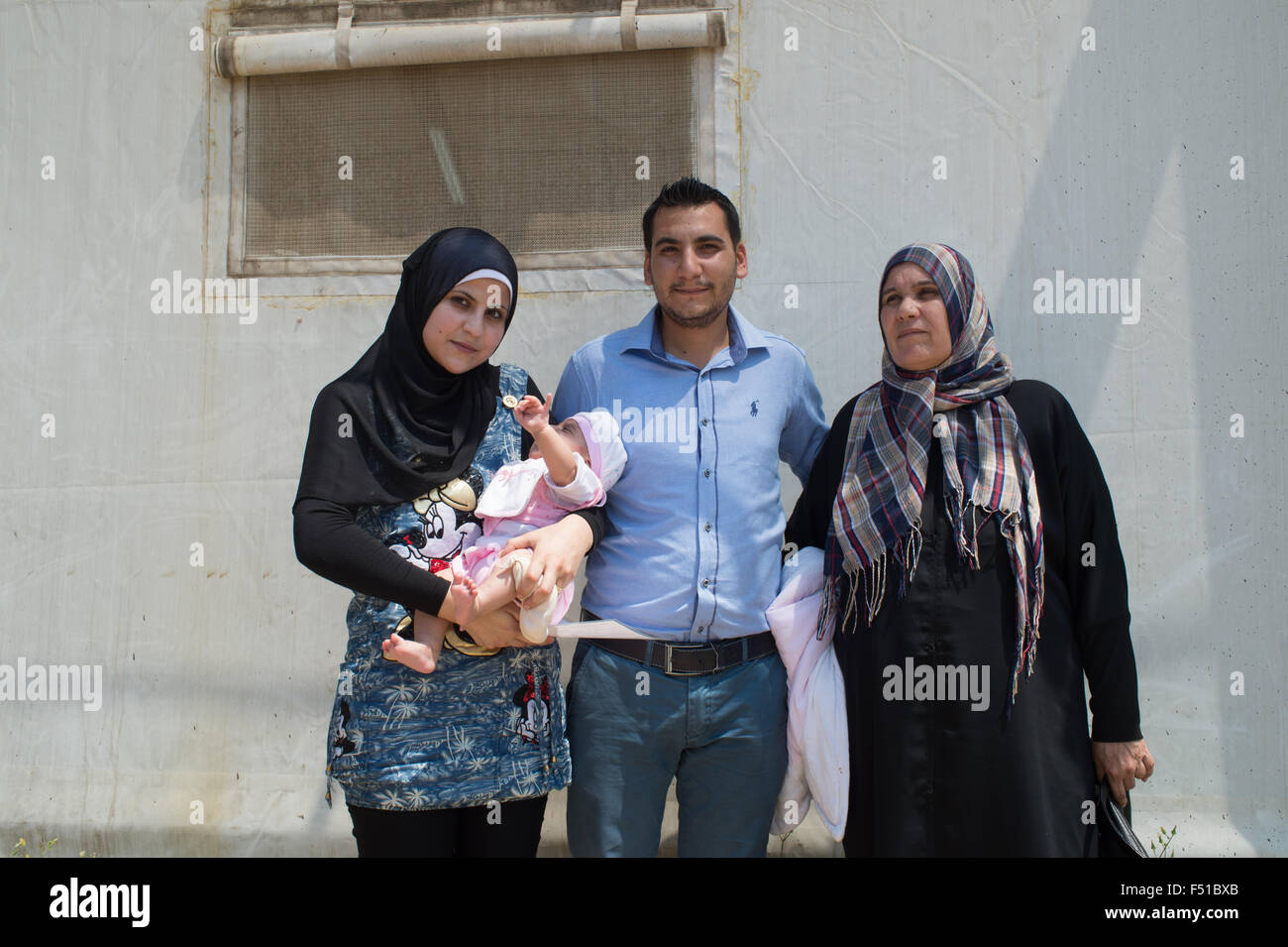 Famille syrienne en dehors de l'ONU dans le nord du Liban camp près de Tripoli Banque D'Images