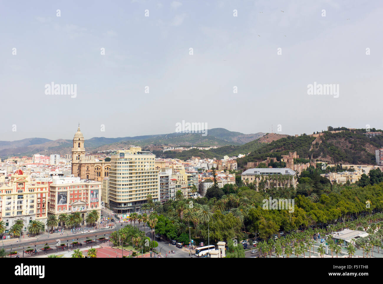 Malaga, Costa del Sol, la province de Malaga, Andalousie, Espagne du sud. Vue aérienne du centre-ville. Banque D'Images