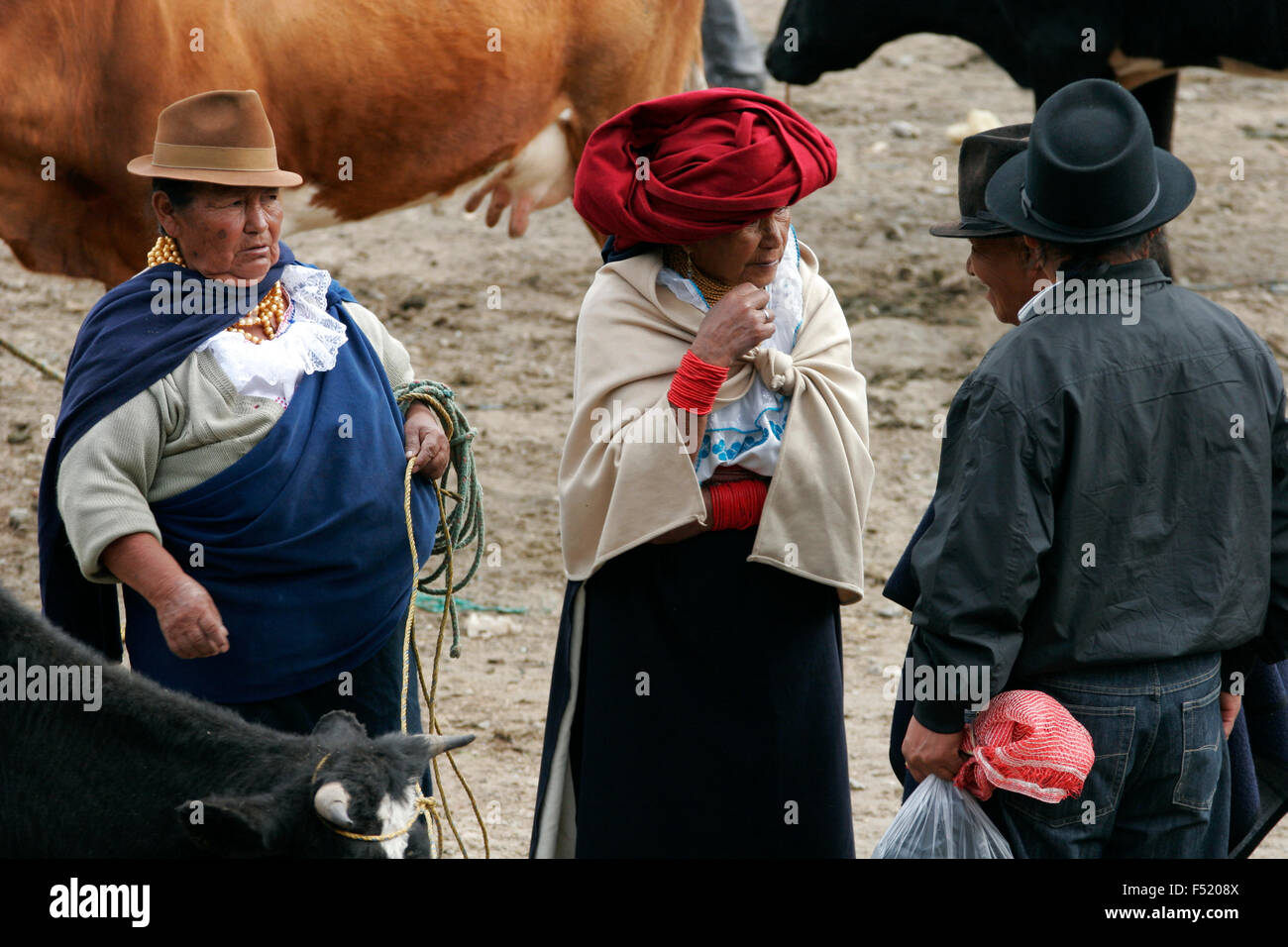 Les peuple Quechua au marché d'Otavalo, Equateur, Amérique du Sud Banque D'Images