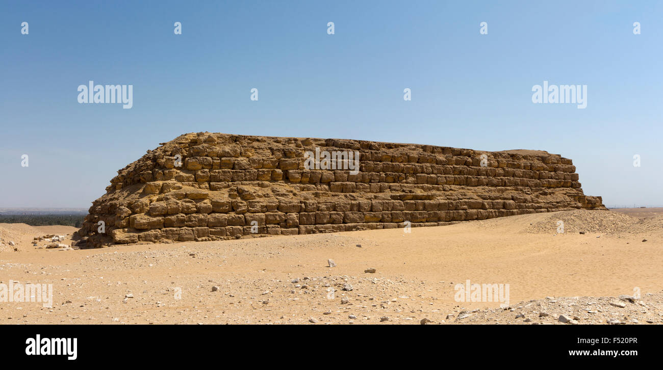 Mastabat al-Faroun la ive dynastie pyramide de Shepseskaf sud à Sakkara, Basse Égypte. Banque D'Images