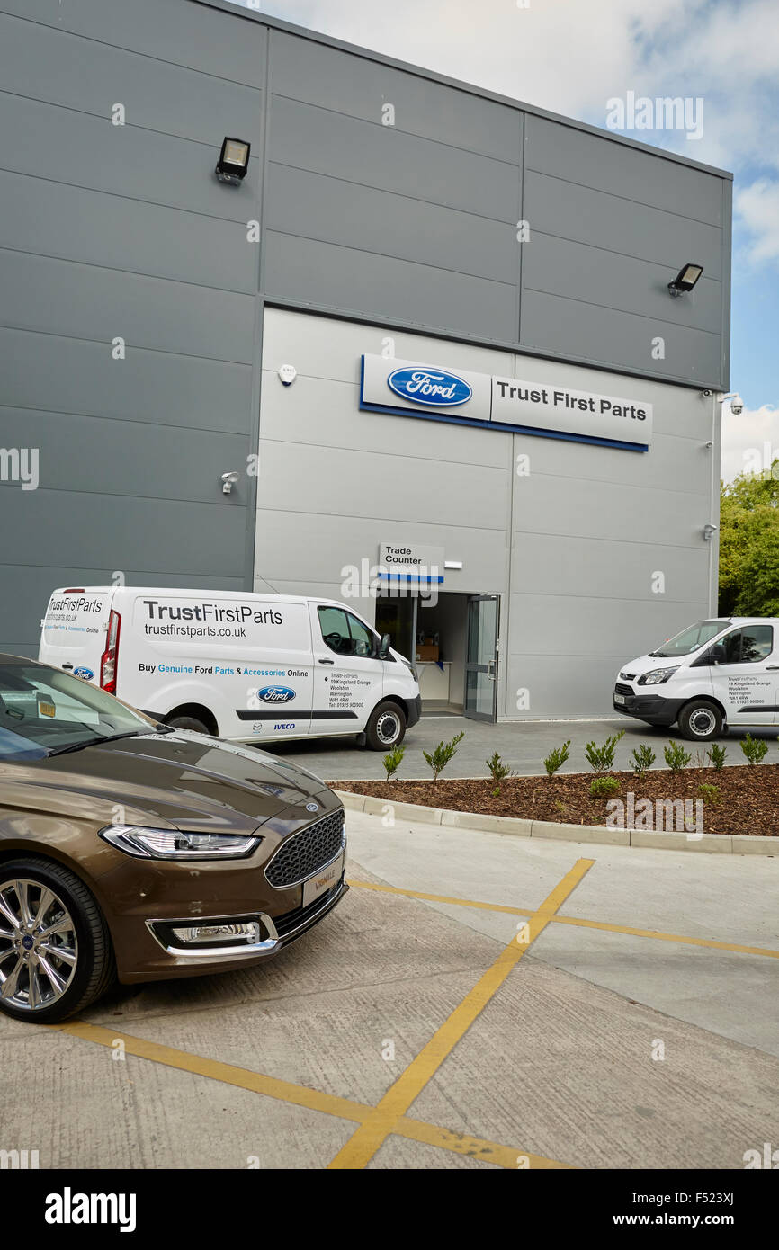 Pièces de Ford de confiance ouvrir leur nouveau centre de distribution à Warrington Cheshire en photo l'extérieur de la propriété de l'architecte du site Banque D'Images