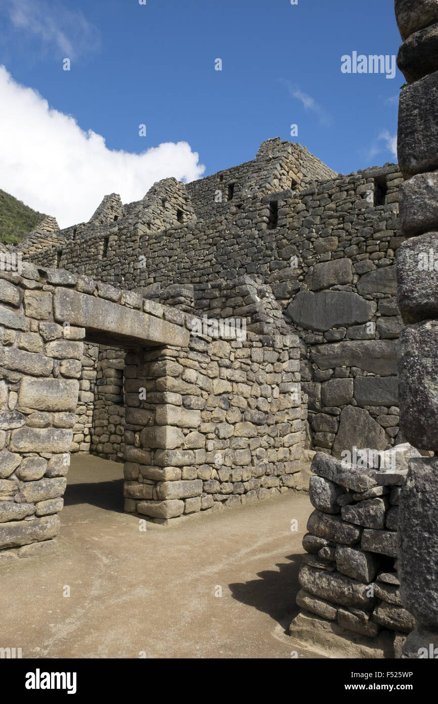 Les détails architecturaux sur les murs et portes de la ville de Machu Picchu Banque D'Images