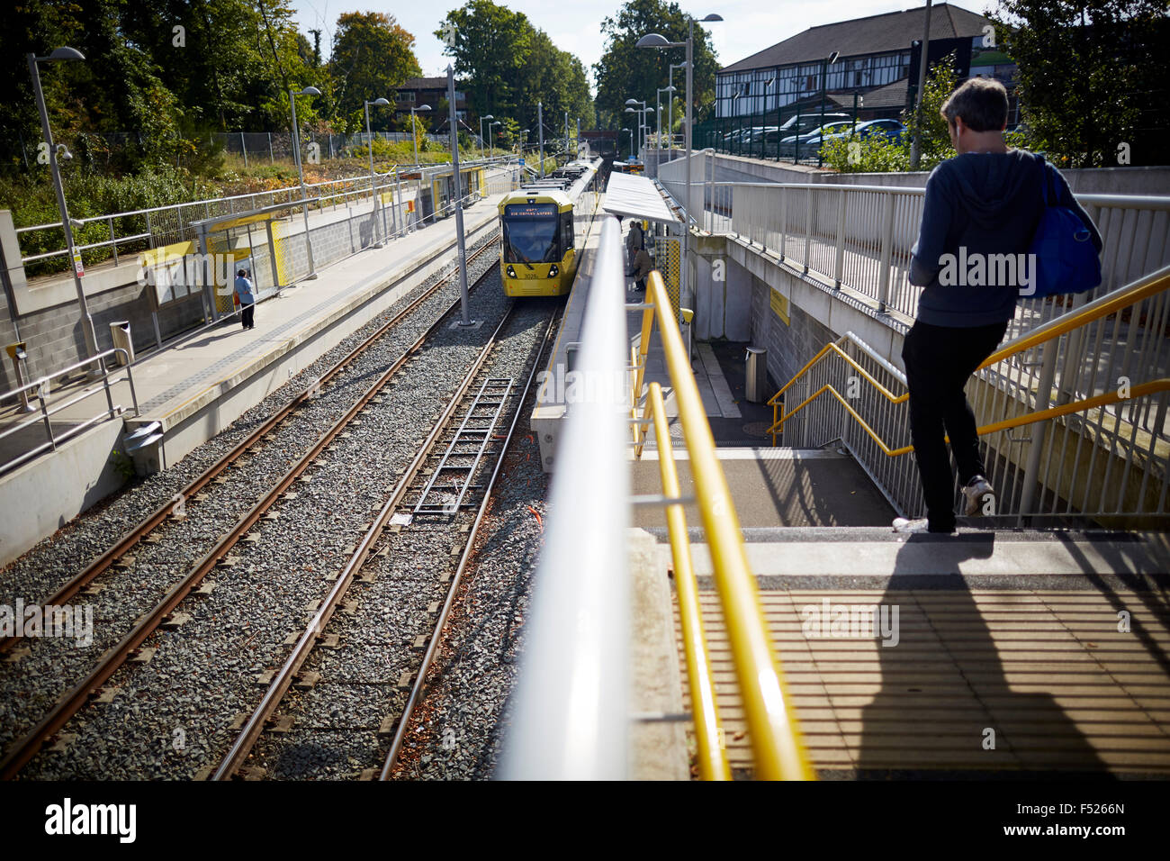 La station de tramway Metrolink West Didsbury sur Palatine Road. Metrolink tram rapide de transport en commun par train léger moderne unités tr Banque D'Images