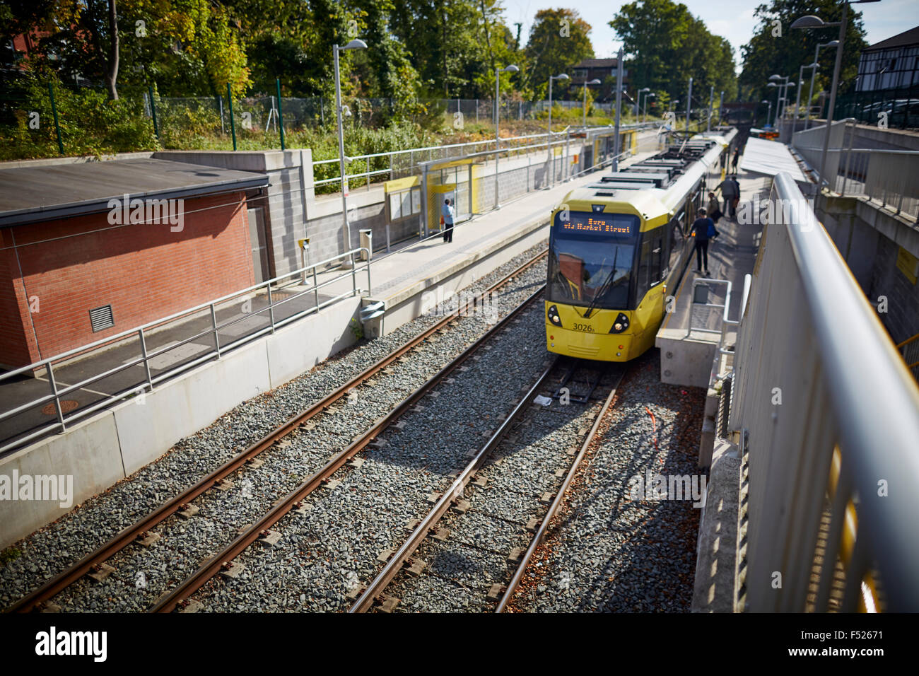La station de tramway Metrolink West Didsbury sur Palatine Road. Metrolink tram rapide de transport en commun par train léger moderne unités tr Banque D'Images