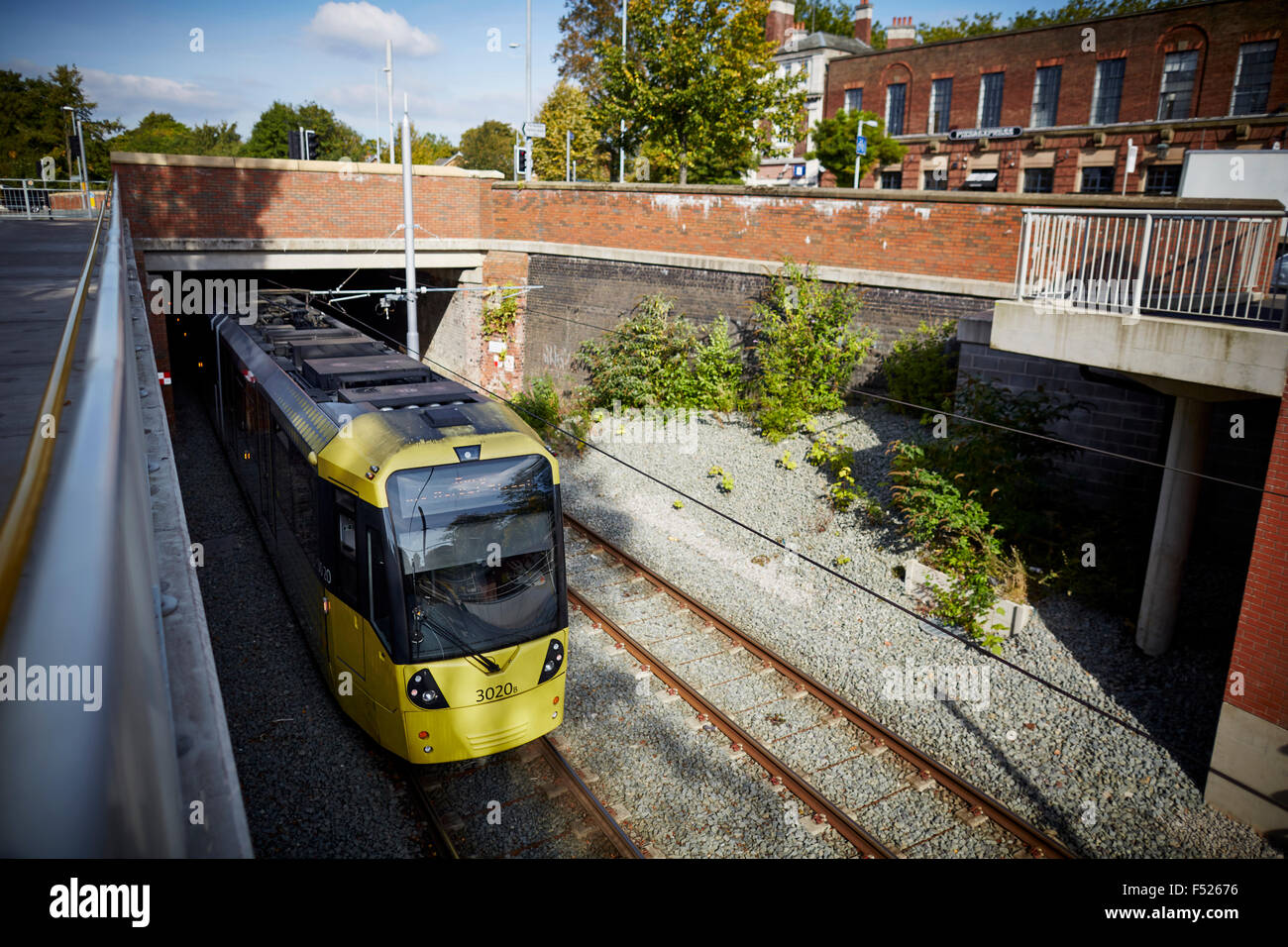 La station de tramway Metrolink West Didsbury sur Palatine Road. Metrolink tram rapide de transport en commun par train léger moderne unités tr Banque D'Images