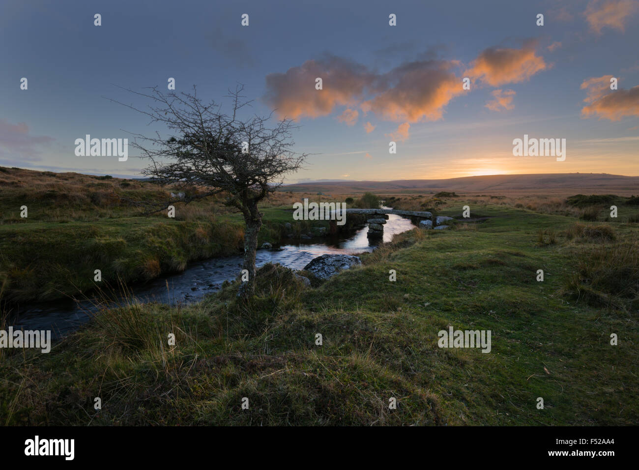 Soleil sur Scorhill à Dartmoor dans l'ouest du Devon Banque D'Images