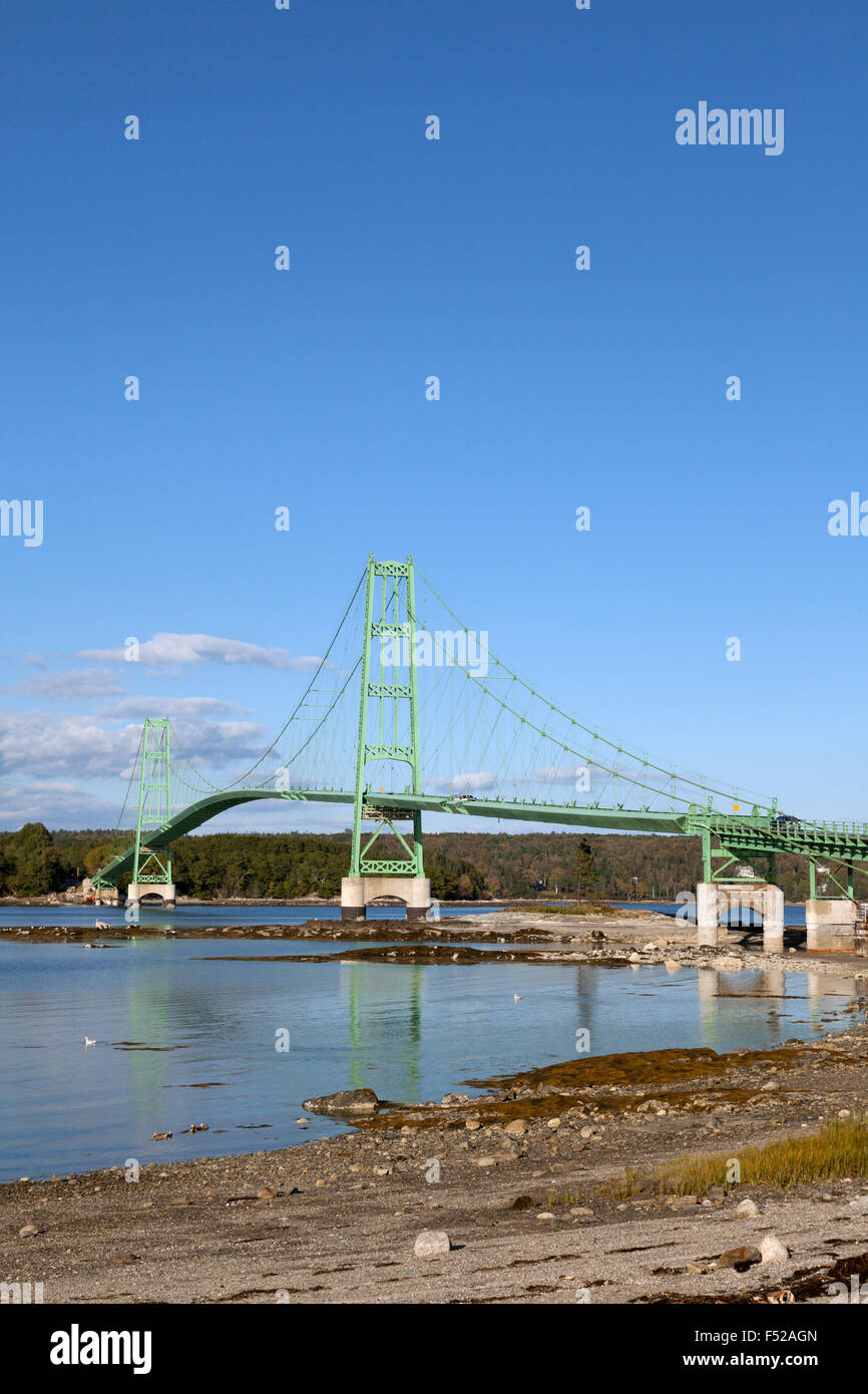 Deer Isle bridge, un pont suspendu reliant le Maine à peu de Deer Isle, et par la suite Deer Isle, Maine USA Banque D'Images