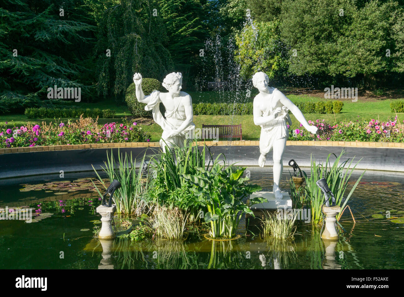 Jardin avec des statues grecques Banque de photographies et d’images à
