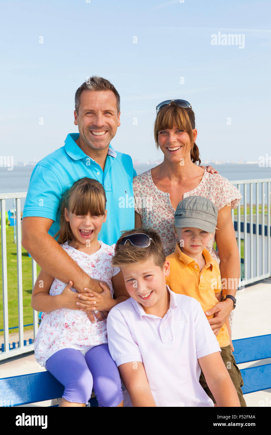 Famille, 5 personnes, été, vacances, photo de famille, Banque D'Images