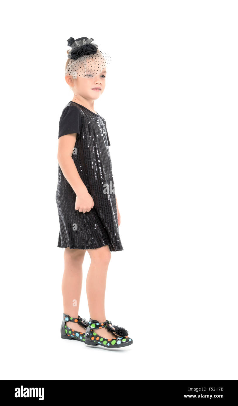 Little girl in a black Dress Posing, sur fond blanc Banque D'Images