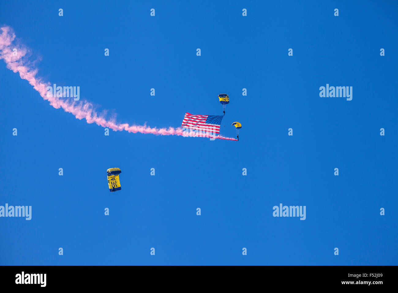 Joint Marine parachutisme sur front de mer de San Francisco, San Francisco, California, USA Banque D'Images