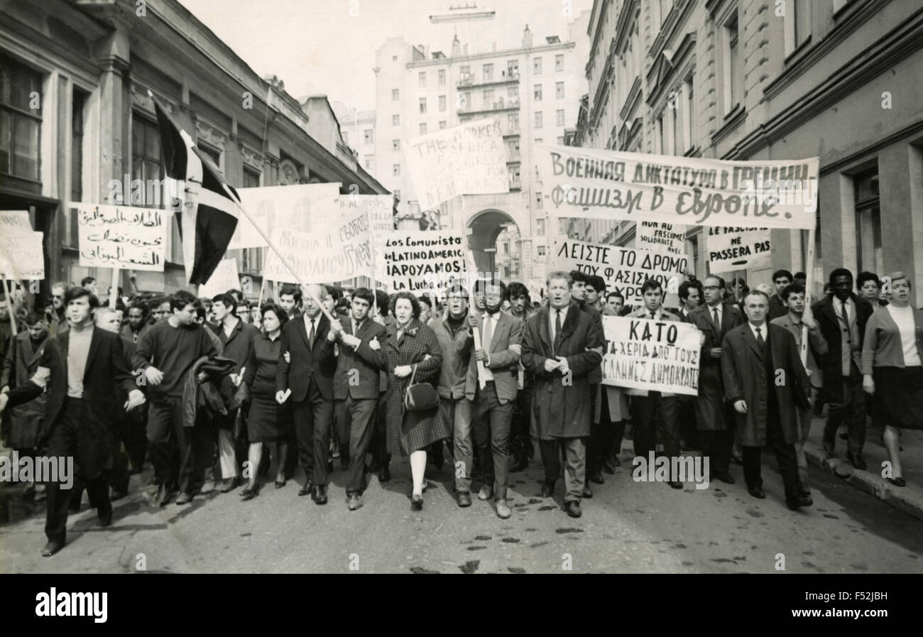 Manifestation devant l'ambassade de Grèce à Moscou contre la peine de mort par Manolis Glezos , Moscou, Russie Banque D'Images