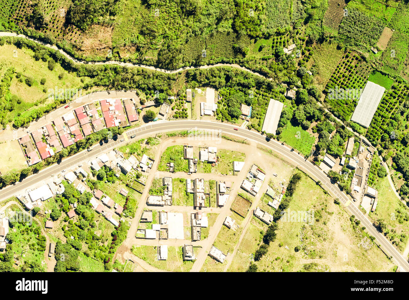 Verticale de haute altitude Shot Pan America Road dans les Andes équatoriennes Banque D'Images