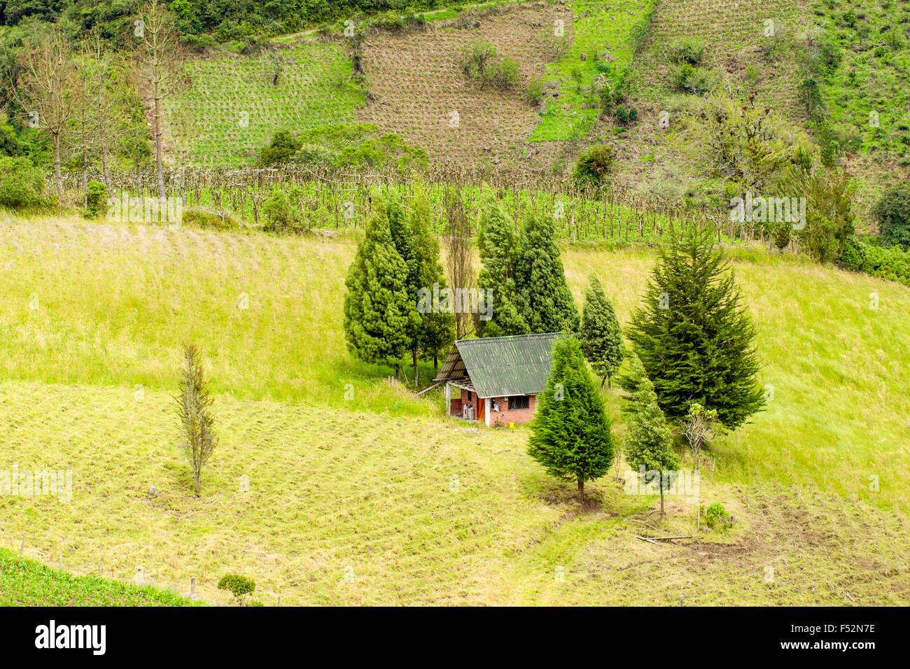Petite ferme dans les hautes terres des Andes équatoriennes Mountain High Point De Vue Banque D'Images