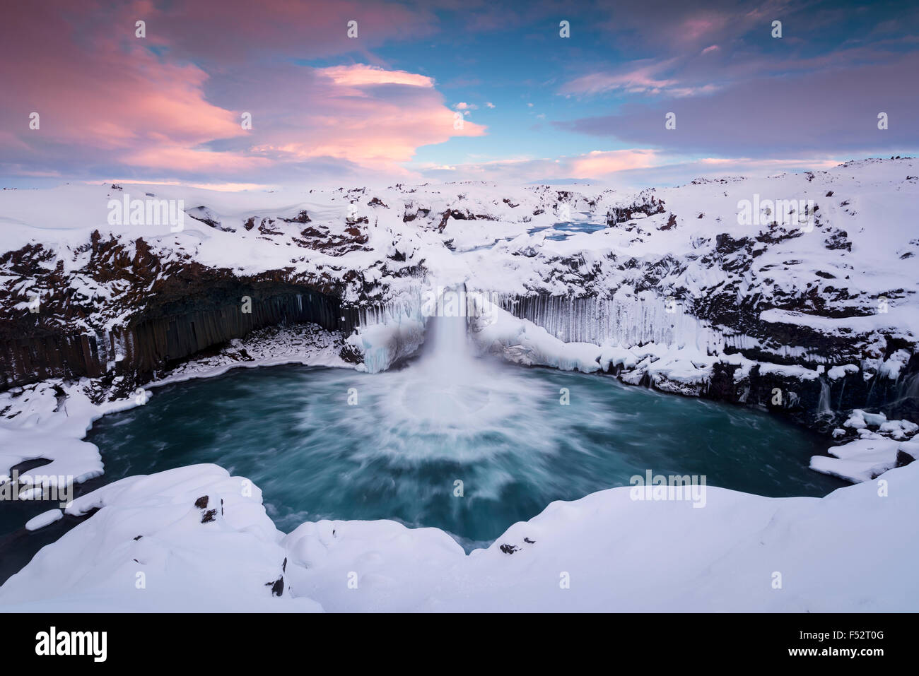 L'Islande, cascade, eau, hiver, neige, glace, la lumière, l'atmosphère, Ciel, nuages, colorée, Panobook 2009 Is Here Banque D'Images L'Islande, cascade, eau, hiver, neige, glace, la lumière, l'atmosphère, Ciel, nuages, colorée, Panobook 2009 Is Here Banque D'Images