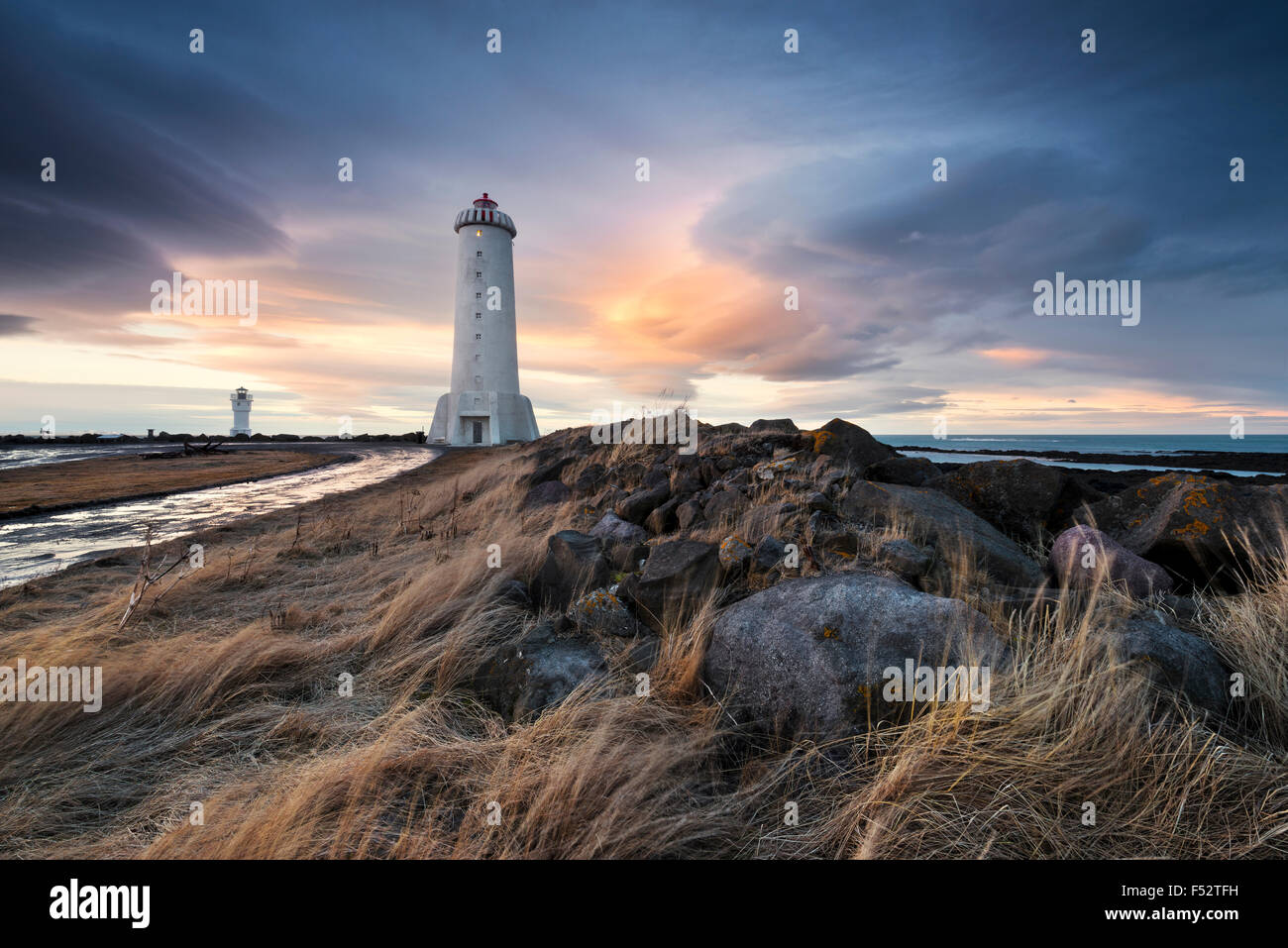 Akranes, phare, l'Islande, l'atmosphère, bleu, peinture, éclairage, de roche, de la mer, les nuages, dramatique Banque D'Images