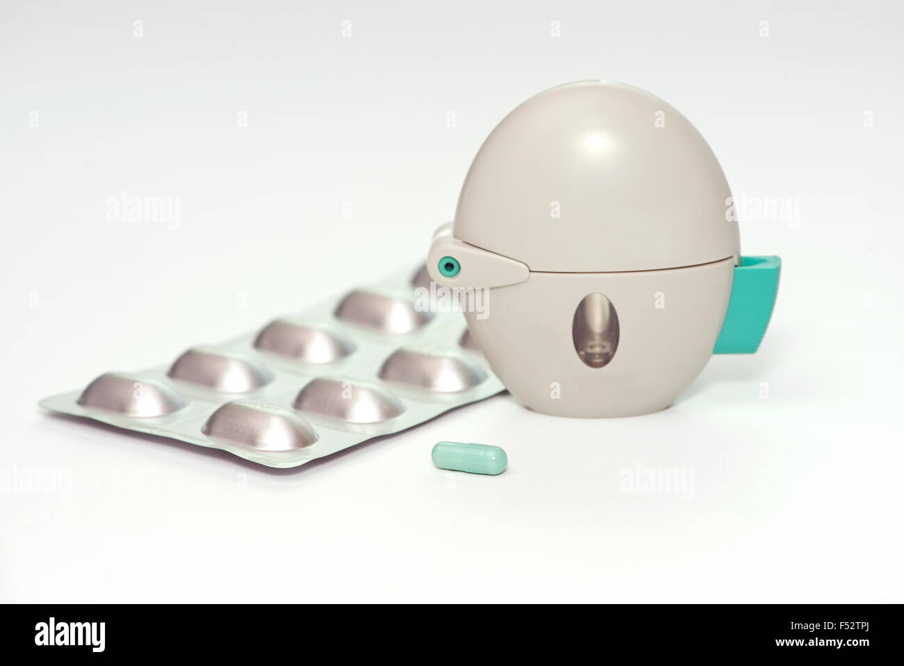 Bromure de tiotropium inhalateur pour le traitement des maladies pulmonaires obstructives chroniques. Banque D'Images