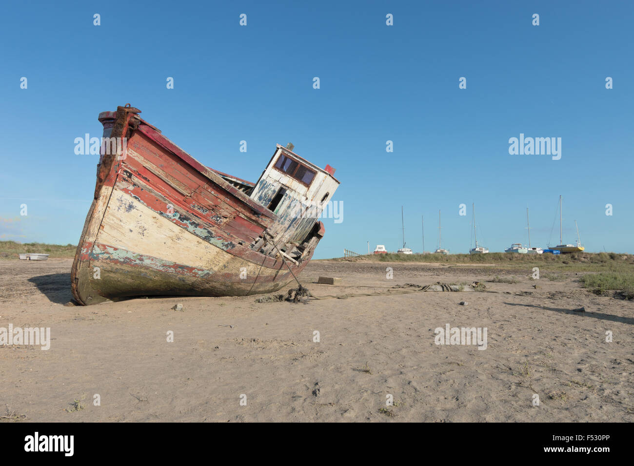 Avis de Portbail en Normandie en France, avec des bateaux de marée Banque D'Images