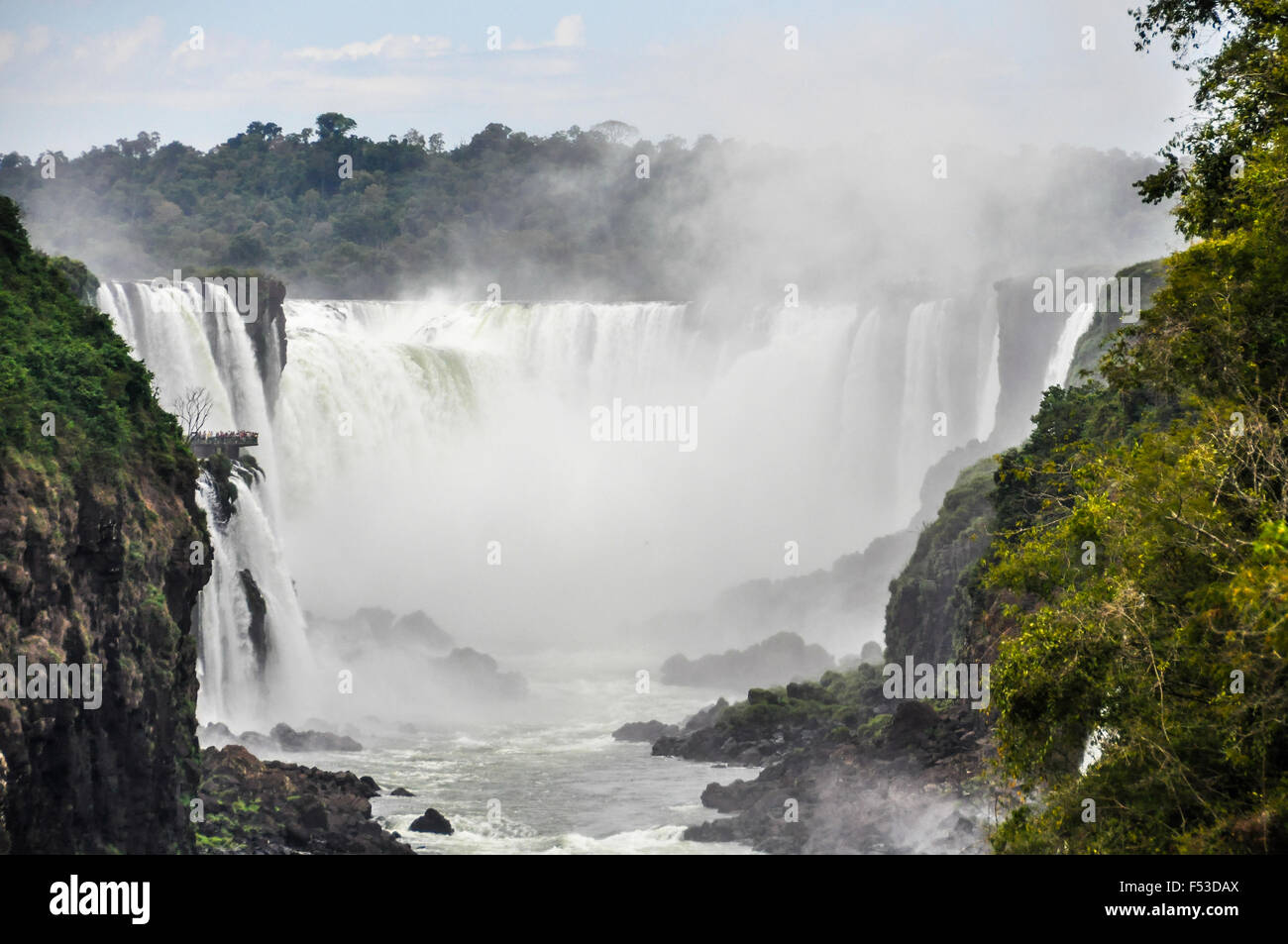 Vue de la Gorge du Diable à Iguazu Falls, l'une des sept nouvelles merveilles de la nature, de l'Argentine Banque D'Images
