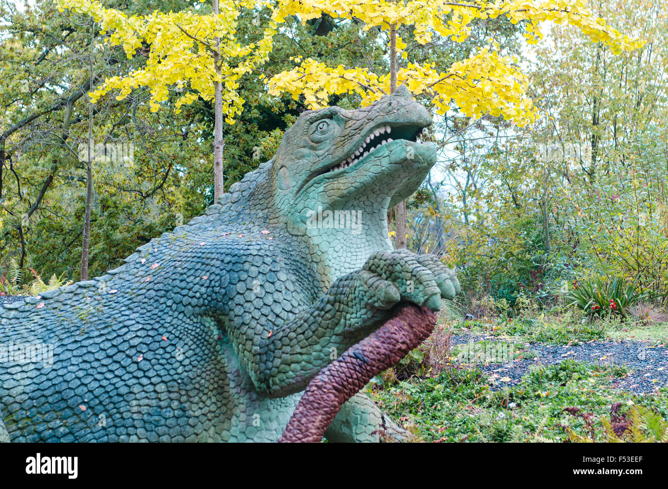 Les statues de dinosaures de Crystal Palace Gardens, Londres Banque D'Images