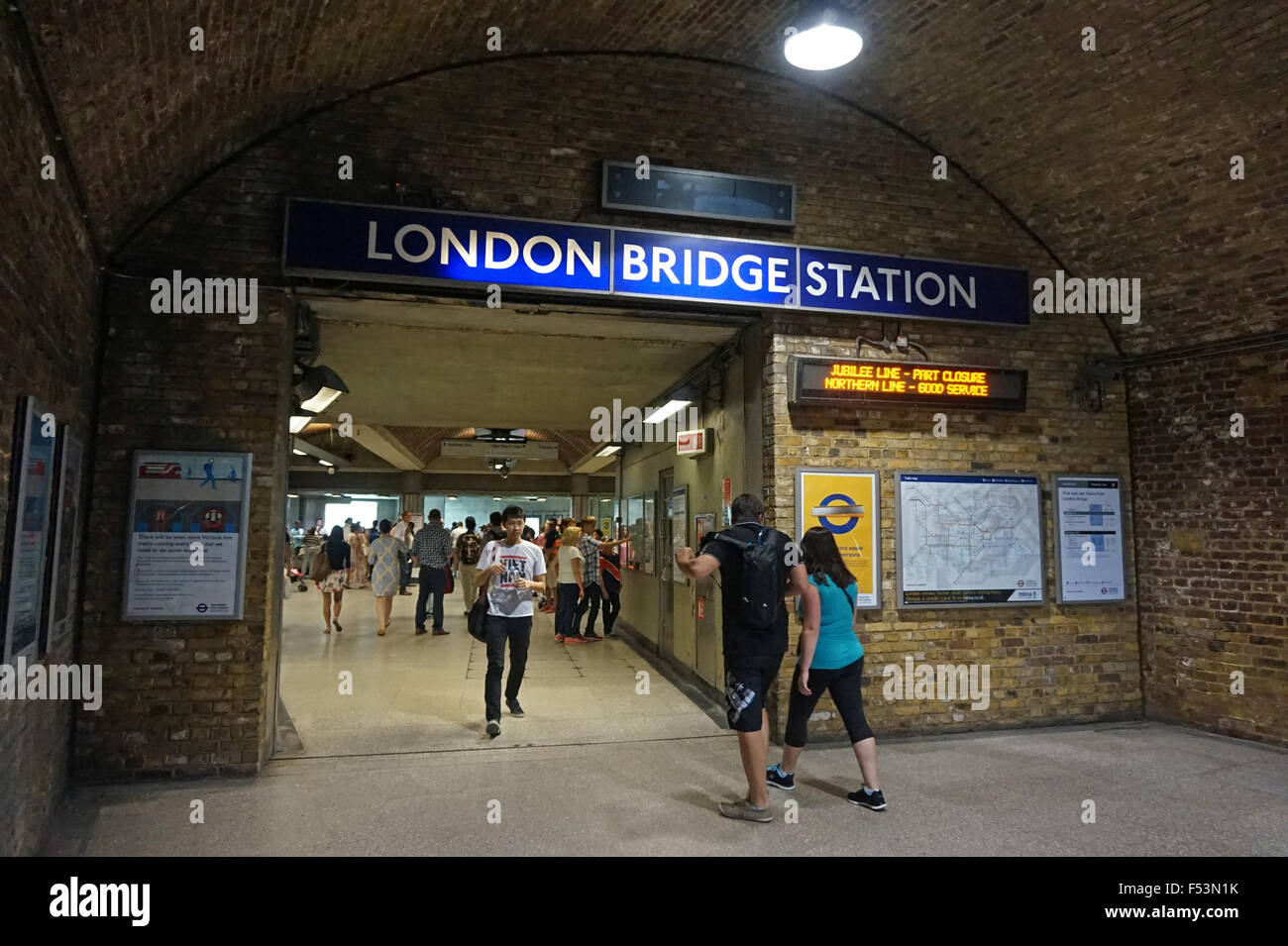 Entrée de la station de métro London Bridge Banque D'Images