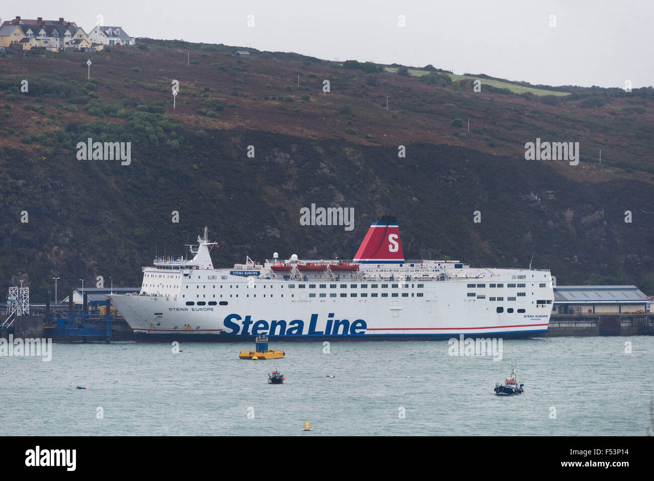 Un ferry Stena Line à Fishguard Harbour, Goodwick, Ouest du pays de Galles. Banque D'Images