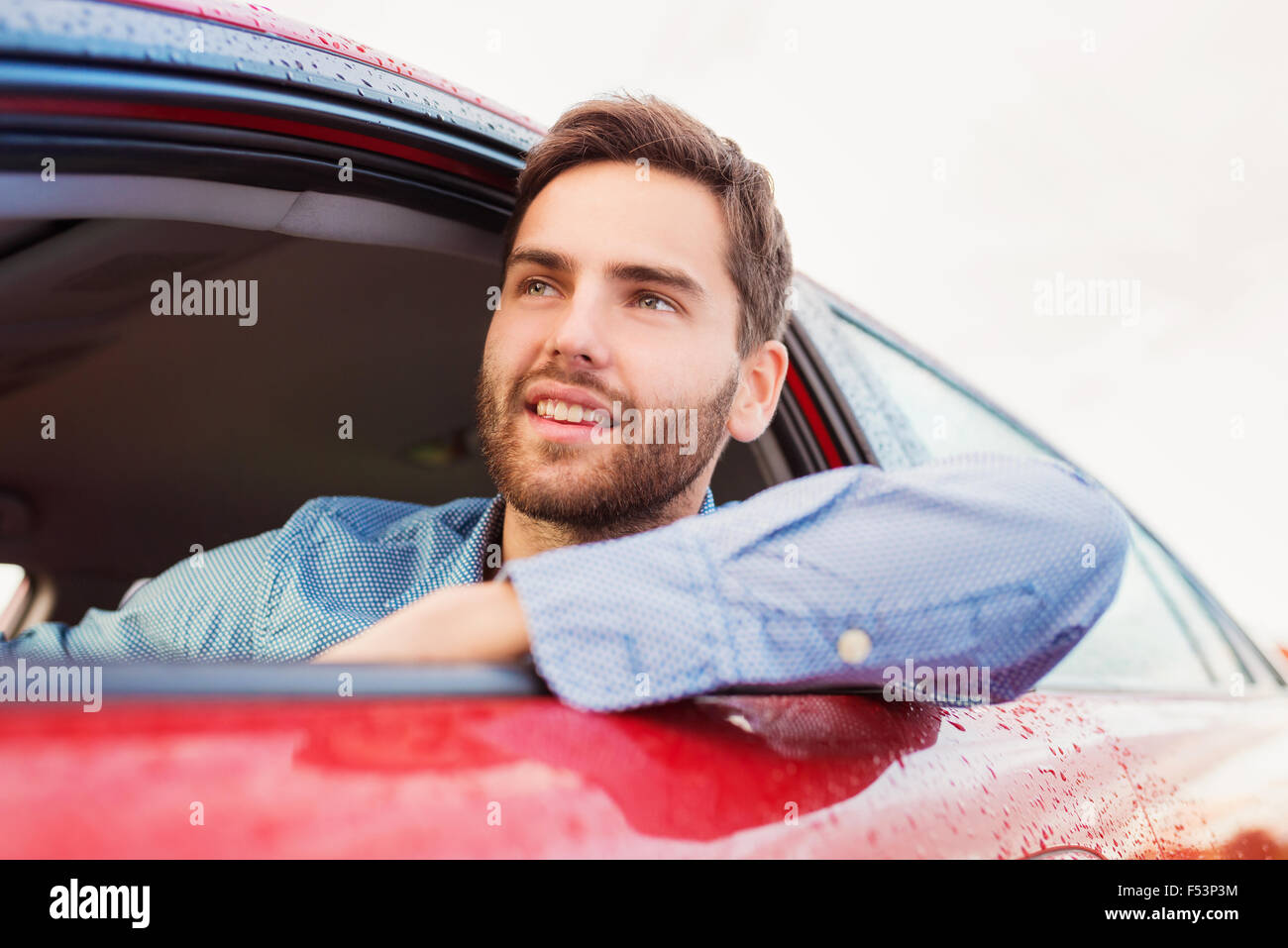 Man driving a car Banque D'Images