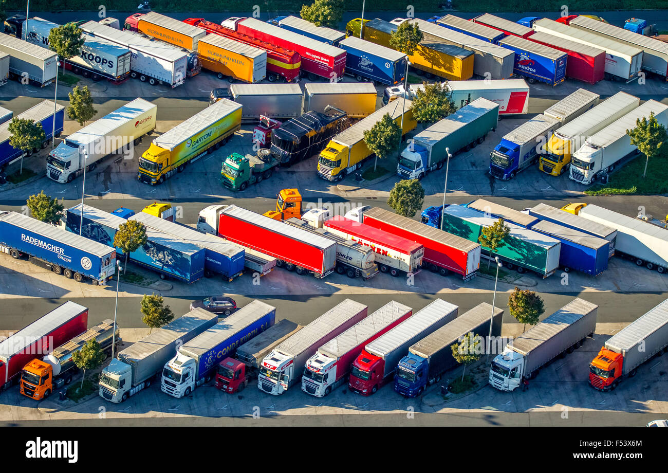 Aire de repos avec des camions en stationnement, 88 Rue Du Rhynern-Sued, Hamm, Ruhr, Rhénanie du Nord-Westphalie, Allemagne Banque D'Images