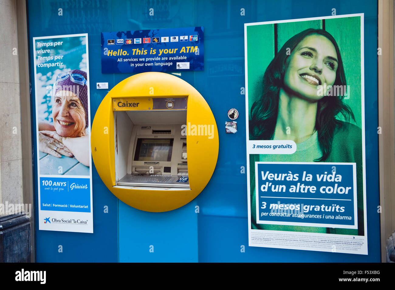 Distributeur automatique de billets sur rue dans Barcelone Catalogne Espagne ES Banque D'Images
