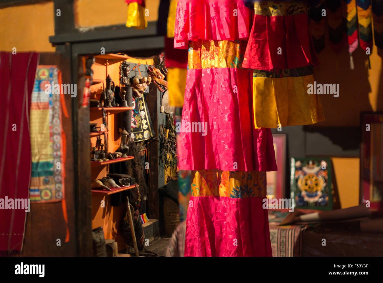 Boutique de souvenirs, de l'intérieur, le Bhoutan Bumthang, Jakar Banque D'Images