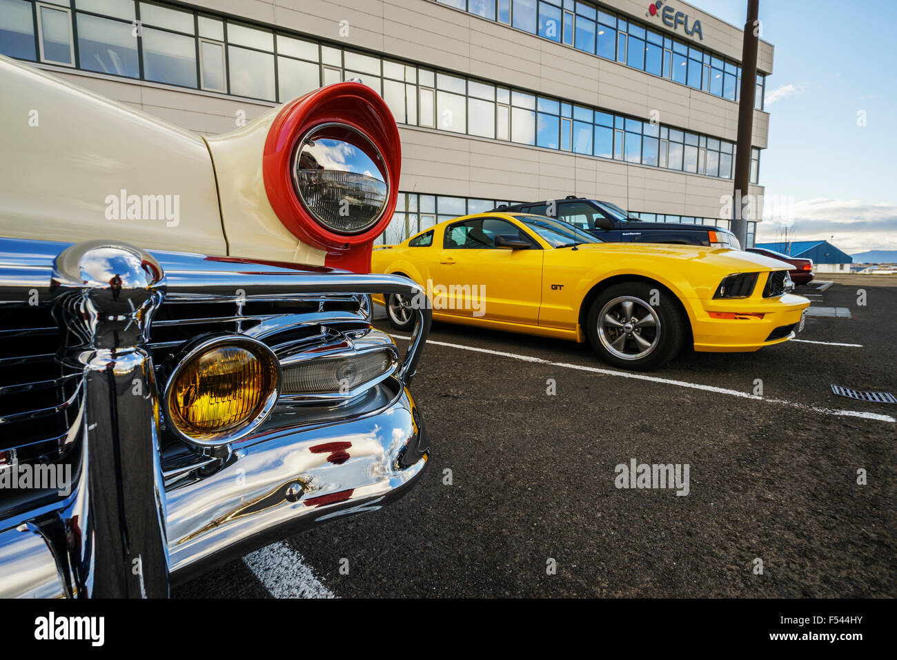 Vintage Ford Mustang et Victoria, Reykjavik, Islande Banque D'Images