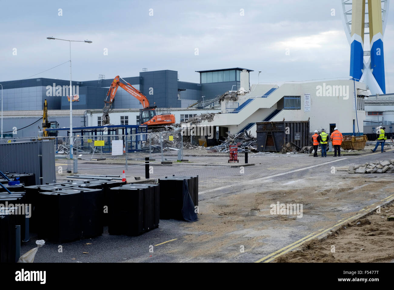 Des travaux de démolition de l'office national express et café à l'interchange dur portsmouth Banque D'Images