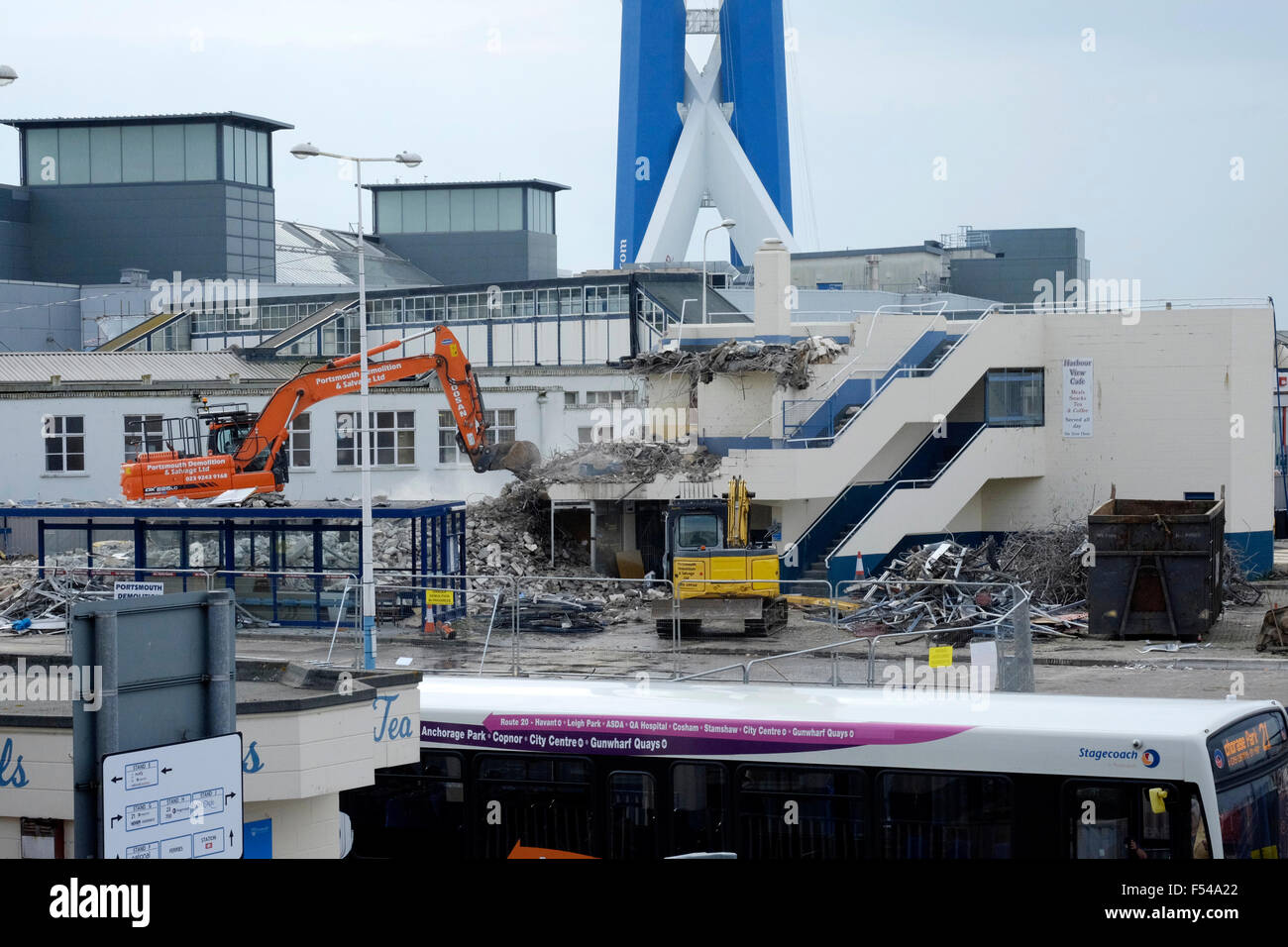 Des travaux de démolition de l'office national express et café à l'interchange dur portsmouth Banque D'Images