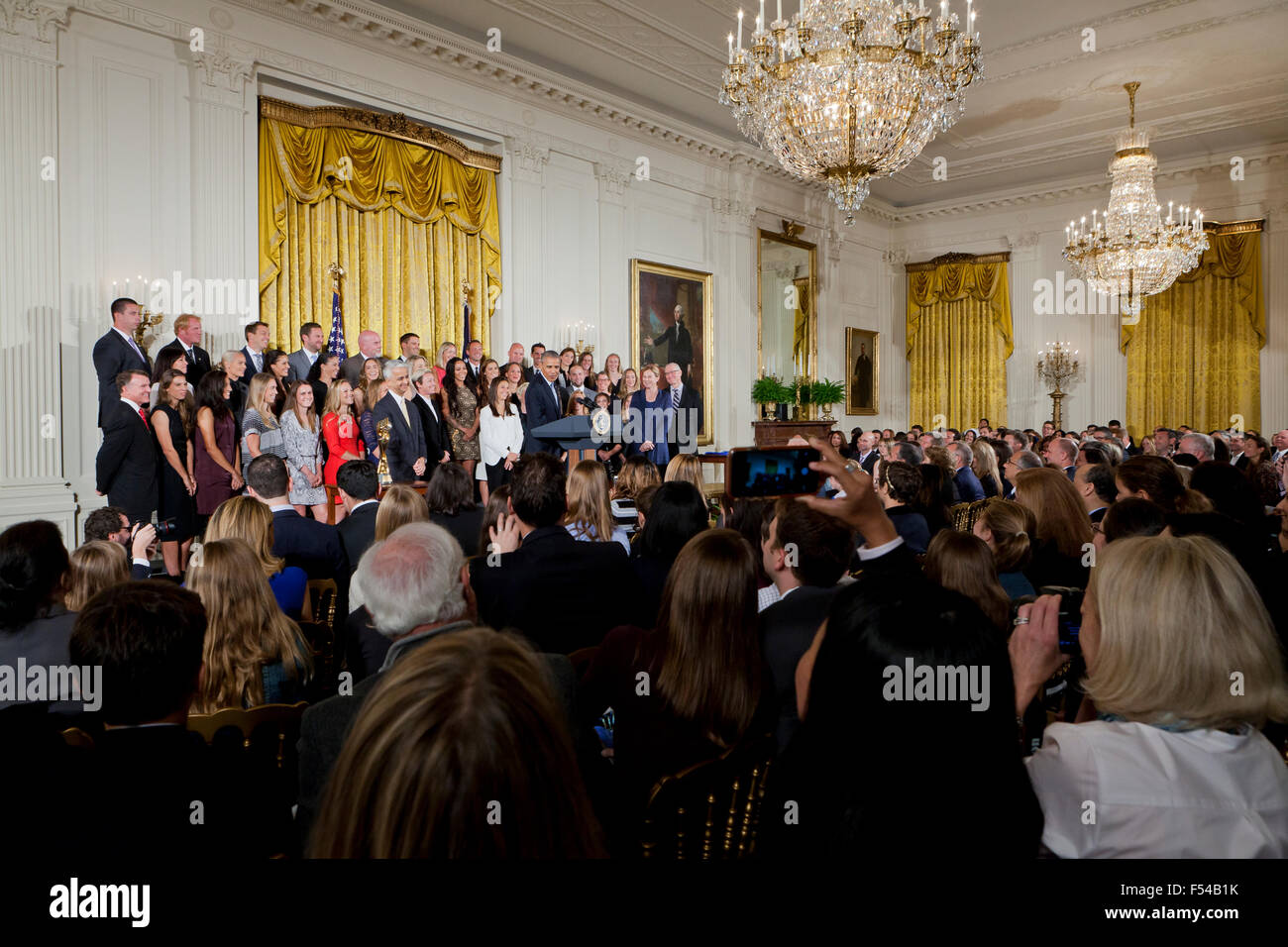 Washington, DC, USA. 27 octobre, 2015. Le président Obama rend hommage à l'US Women's Soccer Team à la maison blanche : Crédit B Christopher/Alamy Live News Banque D'Images