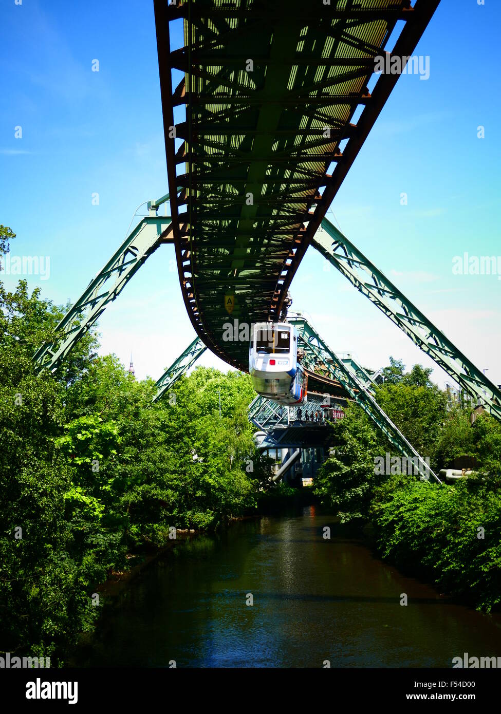 Europe Allemagne NRW Wuppertal Schwebebahn de fer de suspension Banque D'Images