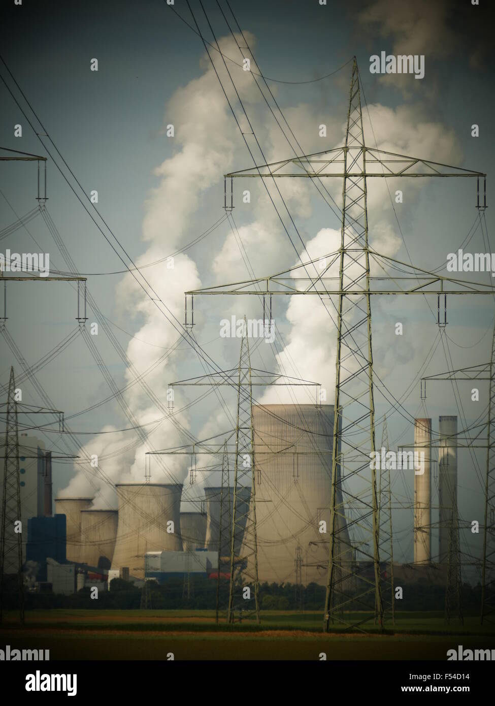 Europe Allemagne NRW à décharge à vapeur de fumée industrielle centrale de charbon du ciel Banque D'Images