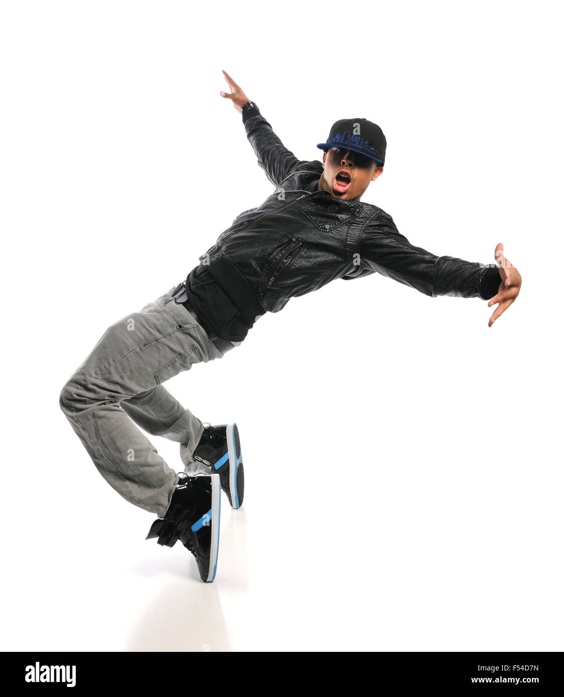 African American hip hop dancer performing isolé sur fond blanc Banque D'Images