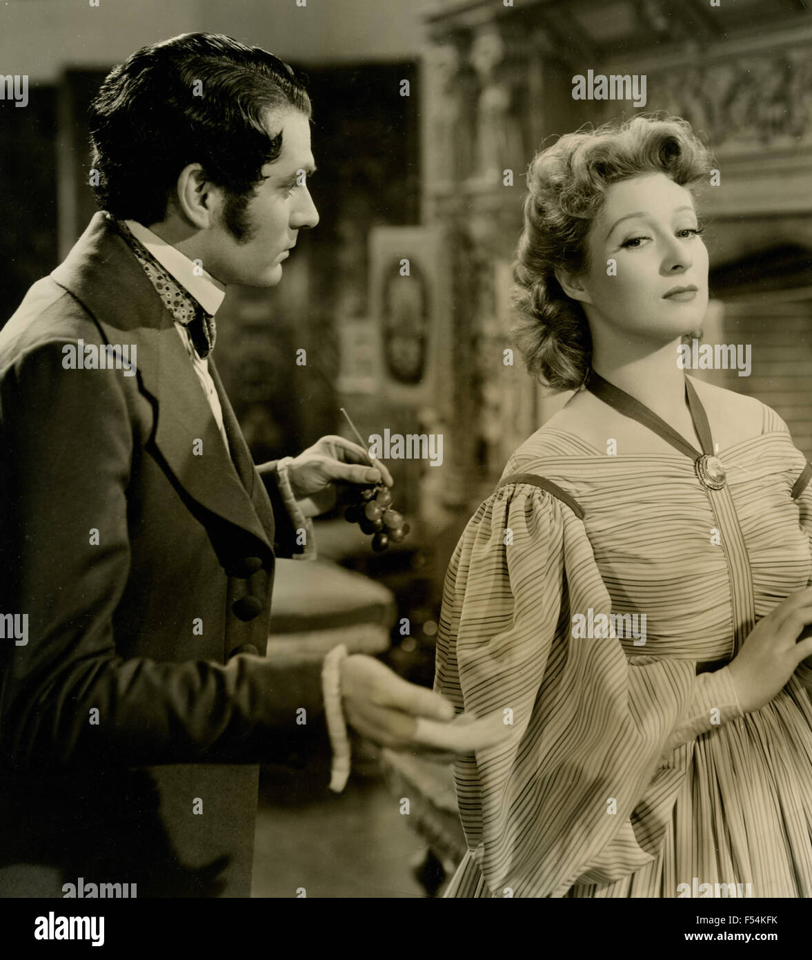 Les acteurs Laurence Olivier et Greer Garson dans une scène du film "Orgueil et préjugés" Banque D'Images