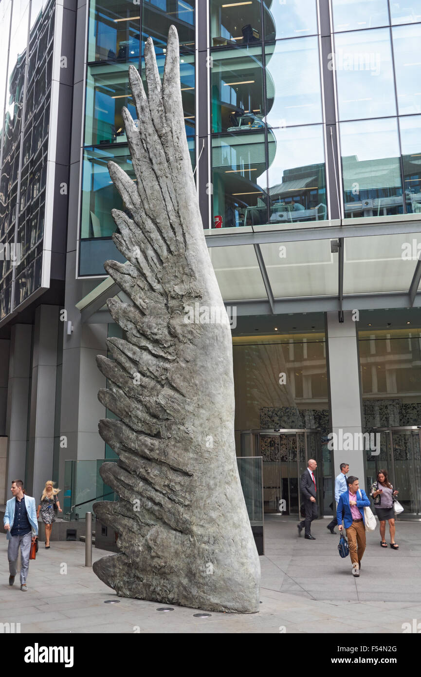 L'aile de la ville sculpture en bronze de Christopher Le Brun dans la région de Old Broad Street, London England Royaume-Uni UK Banque D'Images