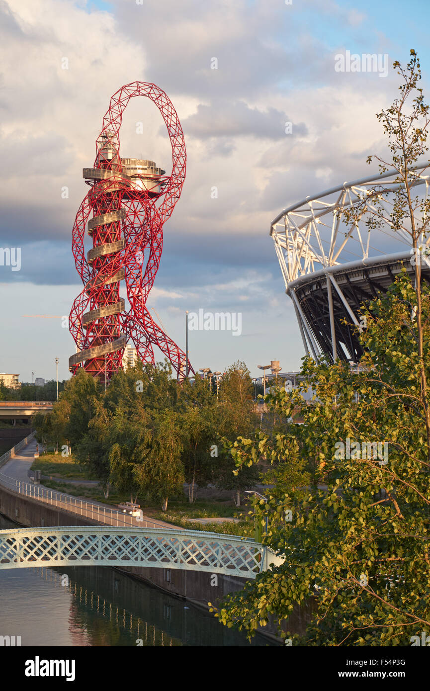 ArcelorMittal Orbit sculpture et stadium au Queen Elizabeth Olympic Park Londres Angleterre Royaume-Uni UK Banque D'Images