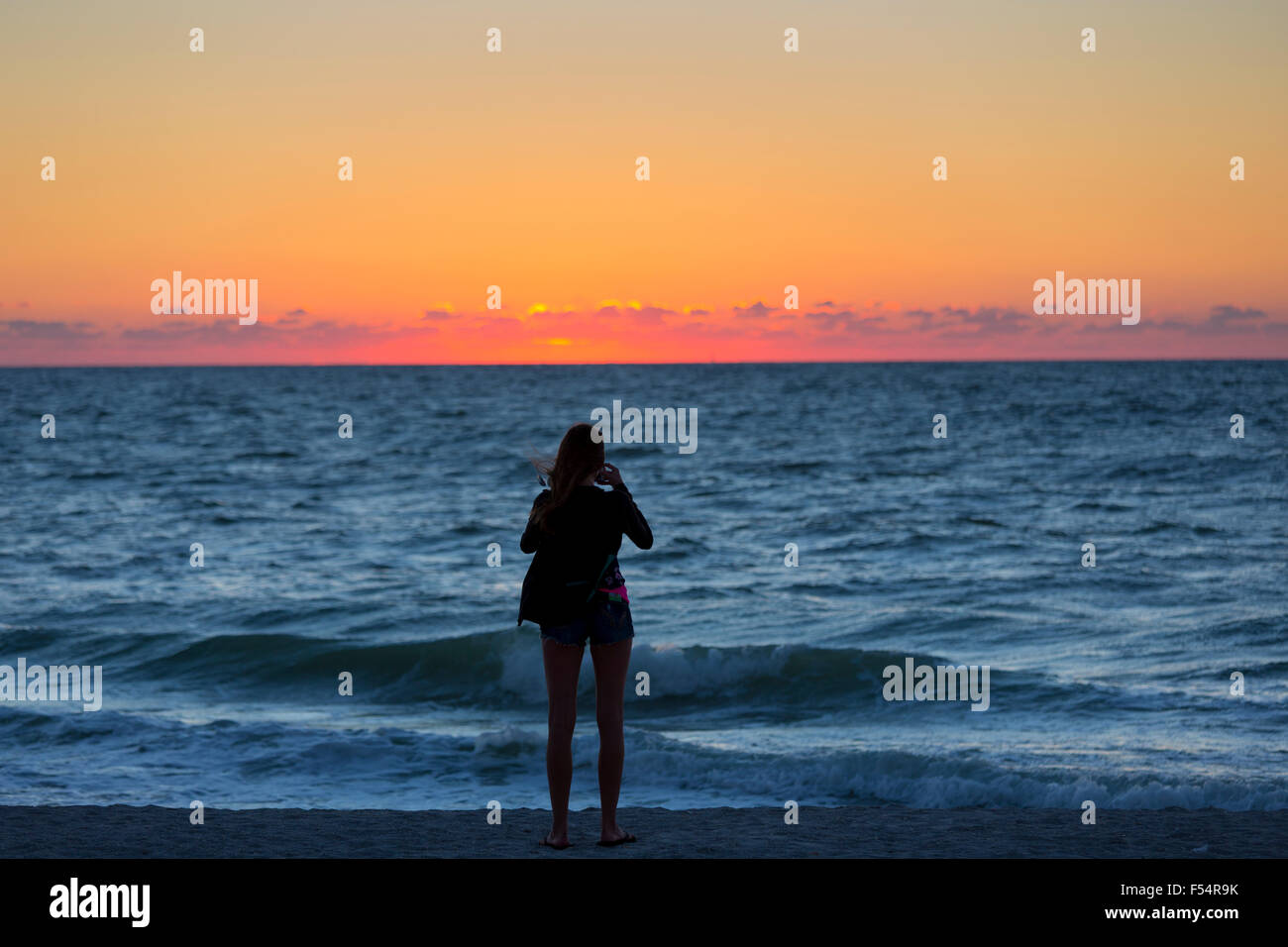 Photographier le coucher de soleil sur femme Captiva Island, en Floride, USA Banque D'Images