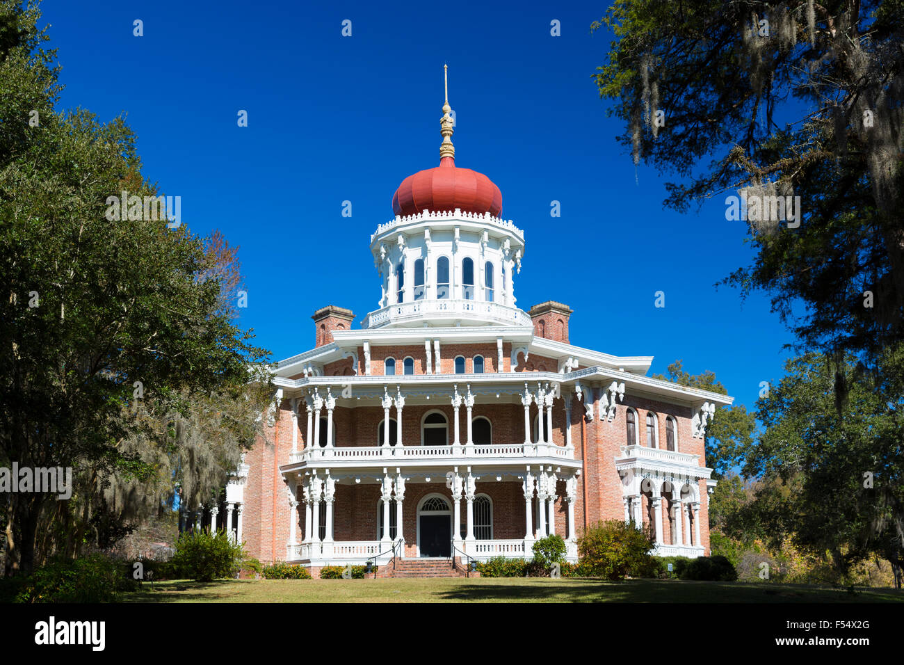 Longwood plantation d'avant du 19e siècle hôtel particulier avec toit dôme byzantin, vivre avec de la mousse de chêne, Natchez, Mississippi USA Banque D'Images
