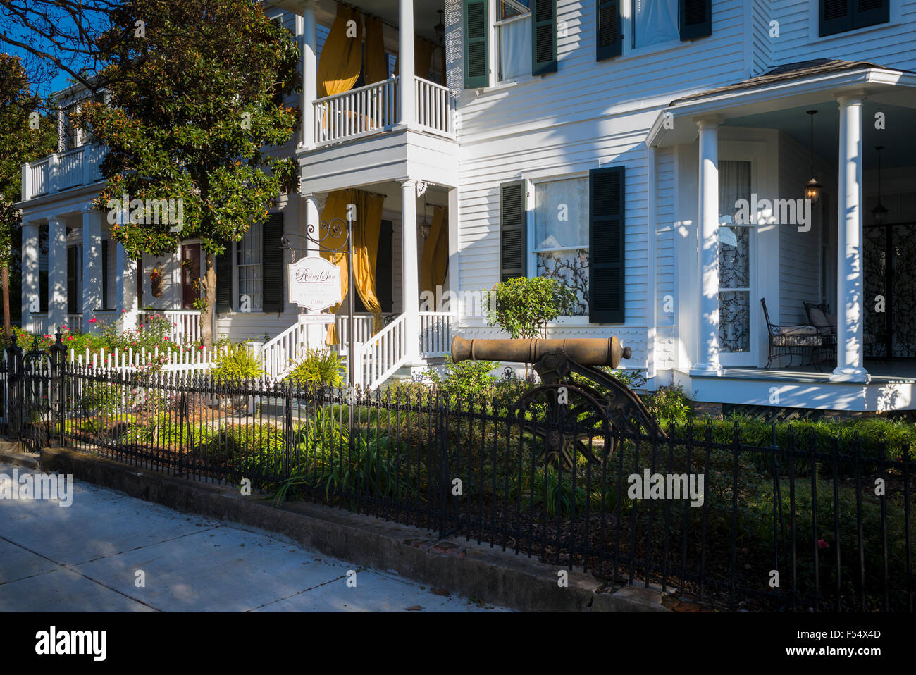 Datant du 19e siècle hôtel particulier, Soleil Levant, offrant un hébergement de type bed & breakfast dans la région de Natchez, Mississippi, USA Banque D'Images