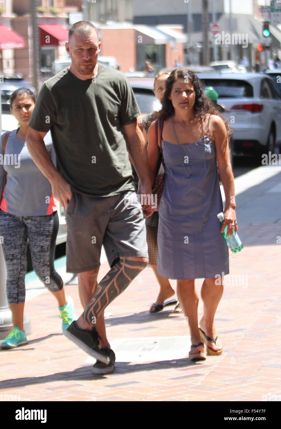 Rage Against the Machine, Tim Commerford bassiste avec son épouse à Los Angeles avec : Tim Commerford, Aleece Dimas Où : Los Angeles, California, United States Quand : 26 août 2015 Banque D'Images Rage Against the Machine, Tim Commerford bassiste avec son épouse à Los Angeles avec : Tim Commerford, Aleece Dimas Où : Los Angeles, California, United States Quand : 26 août 2015 Banque D'Images