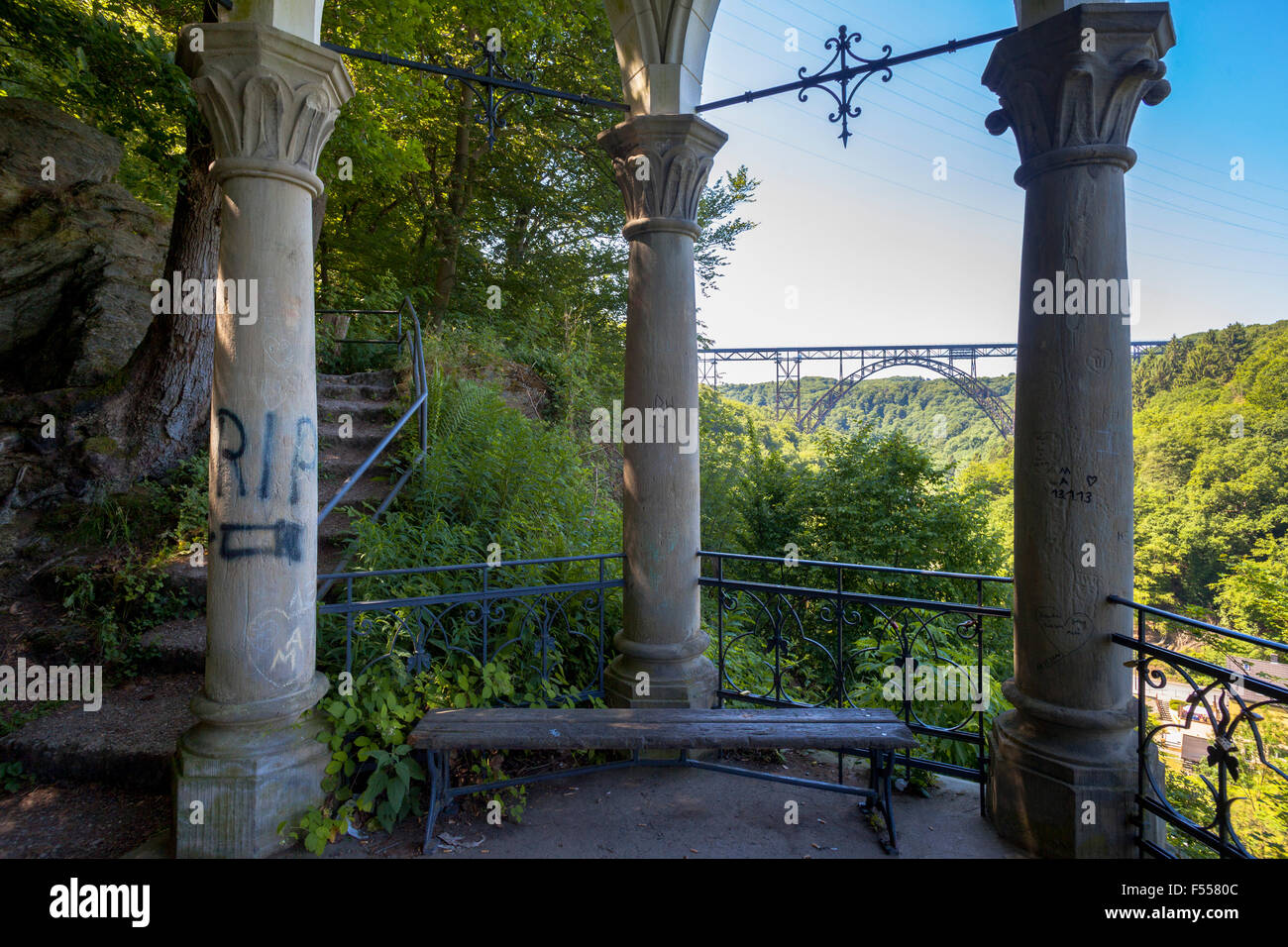 Europa, Deutschland, Nordrhein-Westfalen, région du Bergisches Land, Blick vom Diederichstempel Muengstener zur Bruecke bei Solingen. Banque D'Images