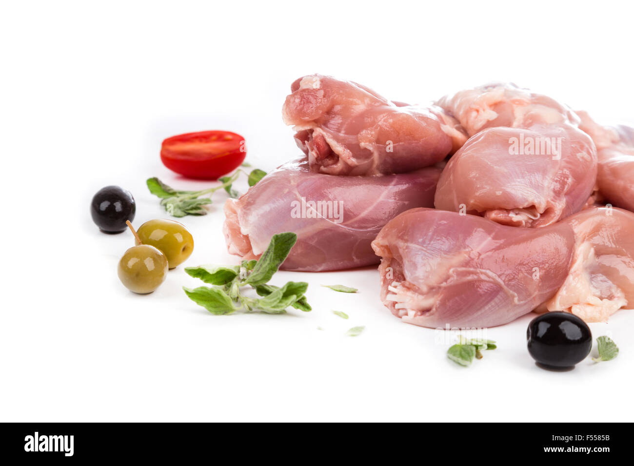 Filet de matières premières à partir de carcasses de poulets sur le côté sur fond blanc. pour la publicité, promo, bannière ou imprimer Banque D'Images