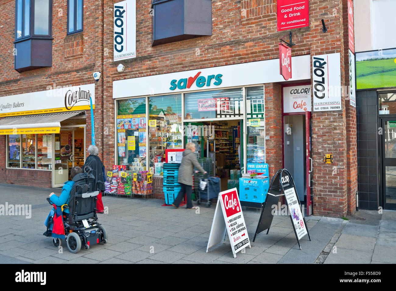 Savers local Thrift Shop magasin extérieur de magasin Acomb York North Yorkshire Angleterre Royaume-Uni Grande-Bretagne Banque D'Images